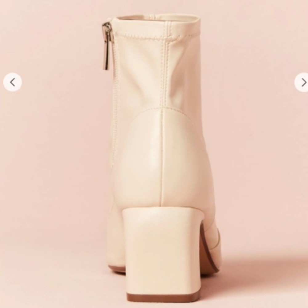 NWT Cute Ivory Faux Leather Ankle Boots, size 9 - Picture 6 of 7
